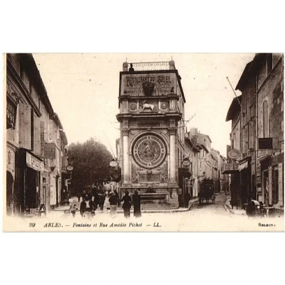 No. 39 ARLES. Fontaine et Rue Amédée Pichot LL.- Arles, France Postcard - Picture 1 of 2
